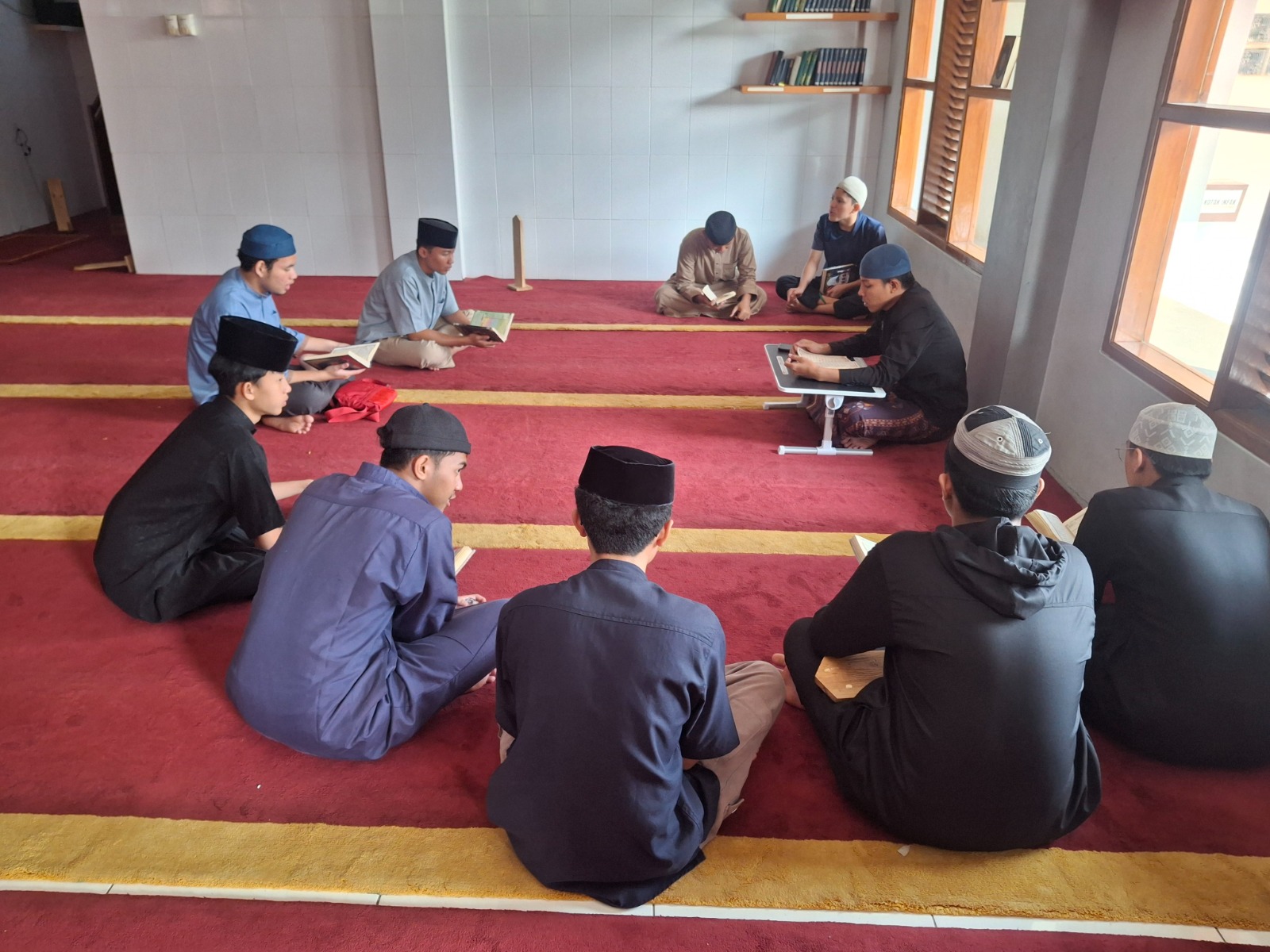 Kegiatan belajar santri SMA Tahfizh